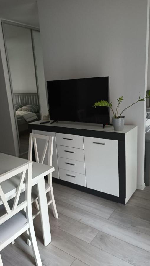 Apartment Z Ogrodkiem Na Warszawskiej Woli Varsavia Esterno foto