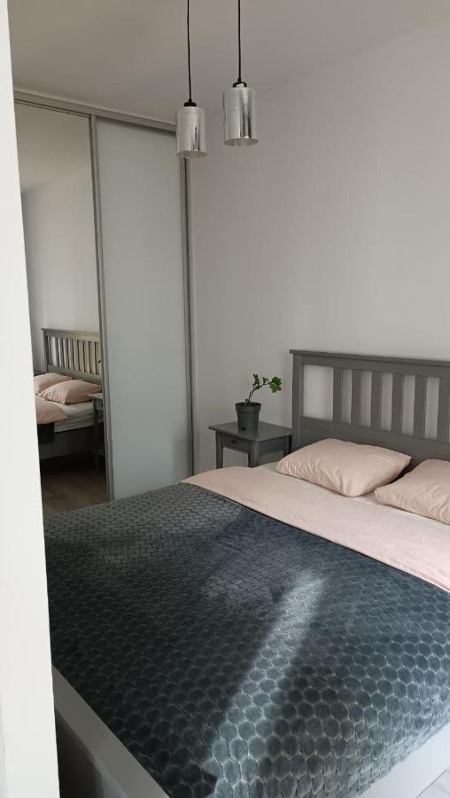 Apartment Z Ogrodkiem Na Warszawskiej Woli Varsavia Esterno foto